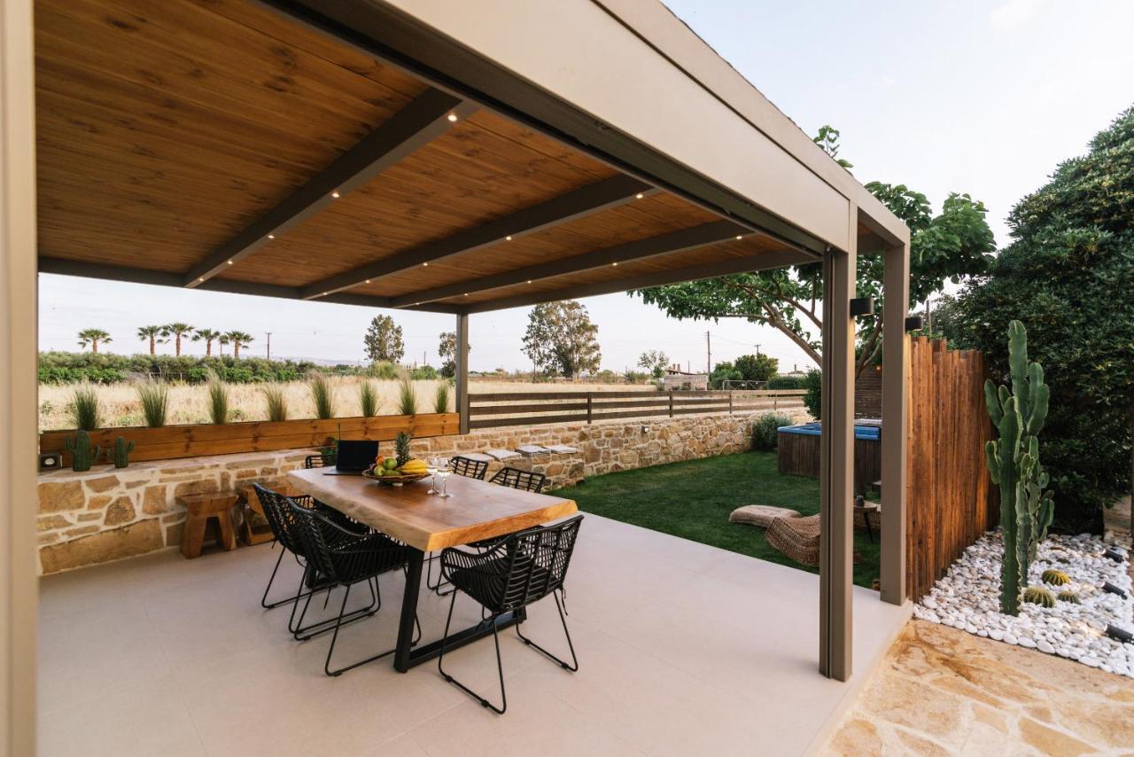 Villa Repsimia with Private Jacuzzi Kokkinos Pirgos Esterno foto
