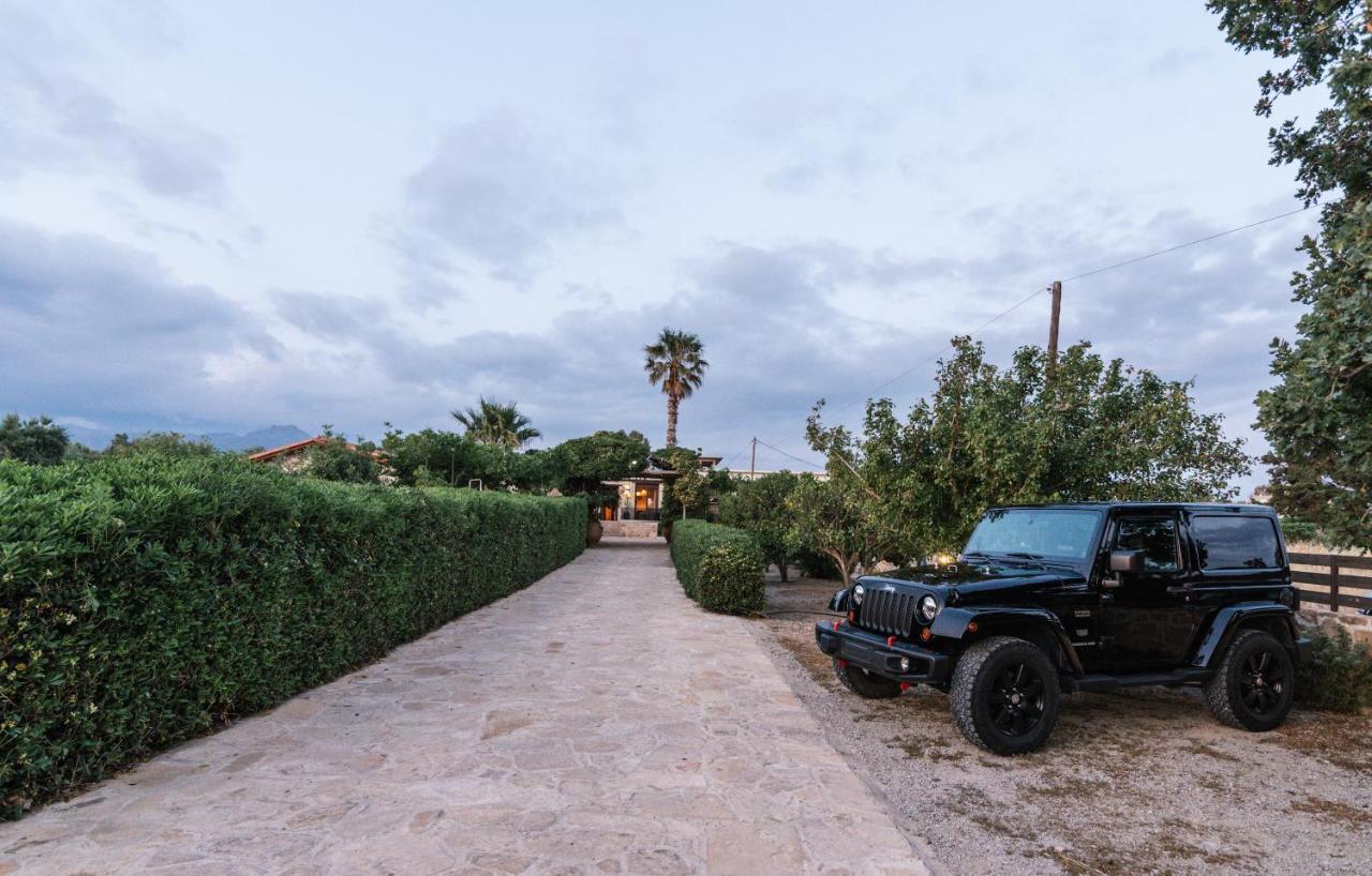 Villa Repsimia with Private Jacuzzi Kokkinos Pirgos Esterno foto