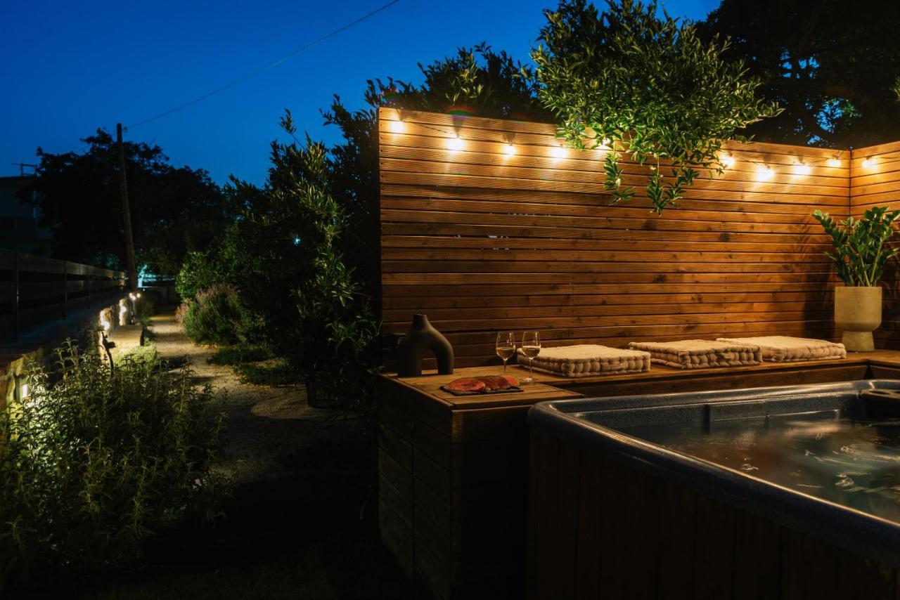 Villa Repsimia with Private Jacuzzi Kokkinos Pirgos Esterno foto