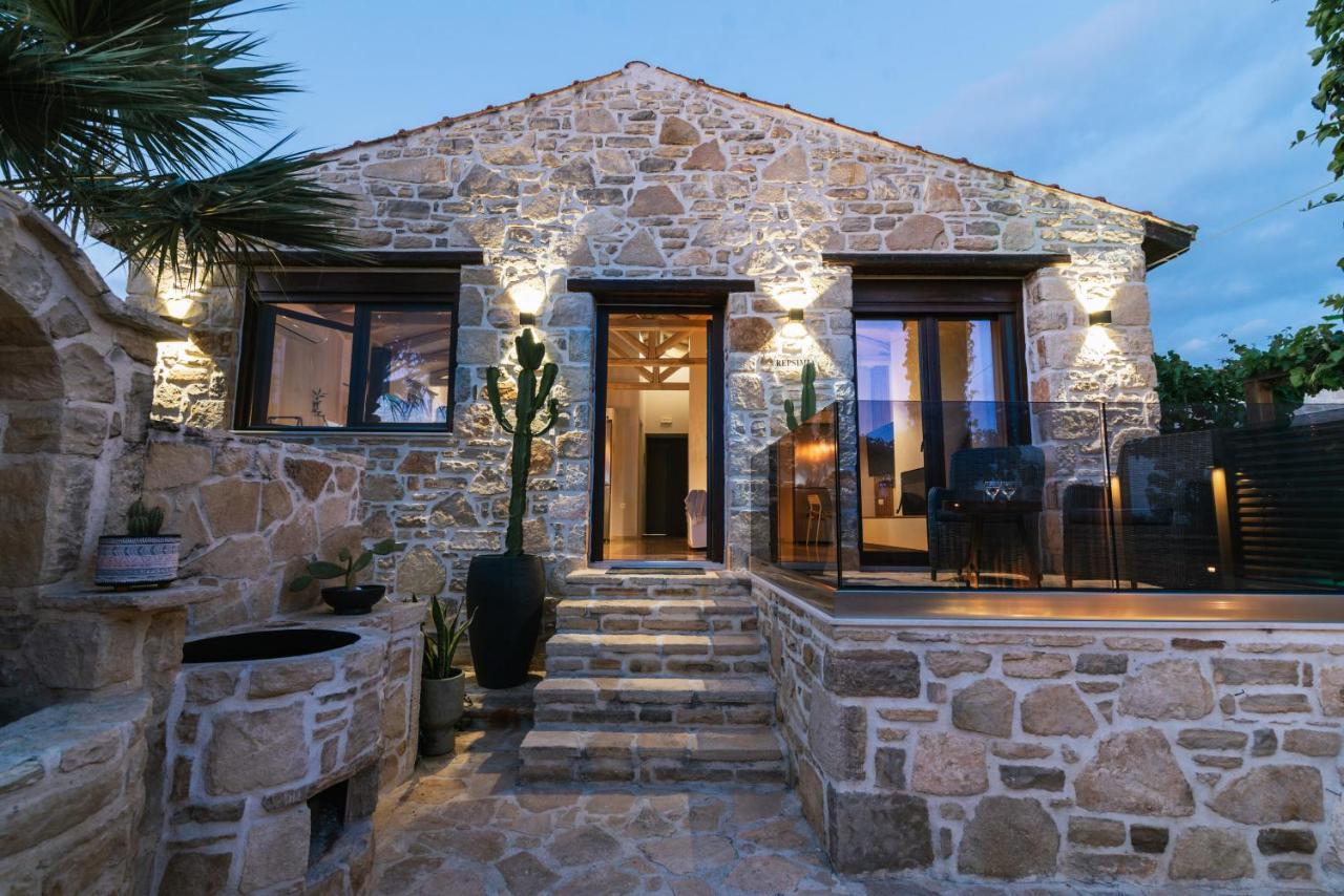 Villa Repsimia with Private Jacuzzi Kokkinos Pirgos Esterno foto